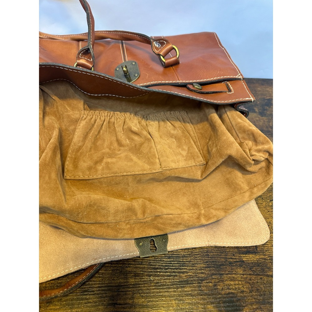 Patricia Nash Heritage Vienna Shoulder Bag In Tan with Brass Turn Lock Closure - Picture 13 of 16